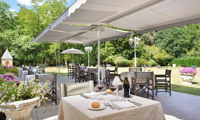 Salbris Hotel | Logis Le Domaine De Valaudran