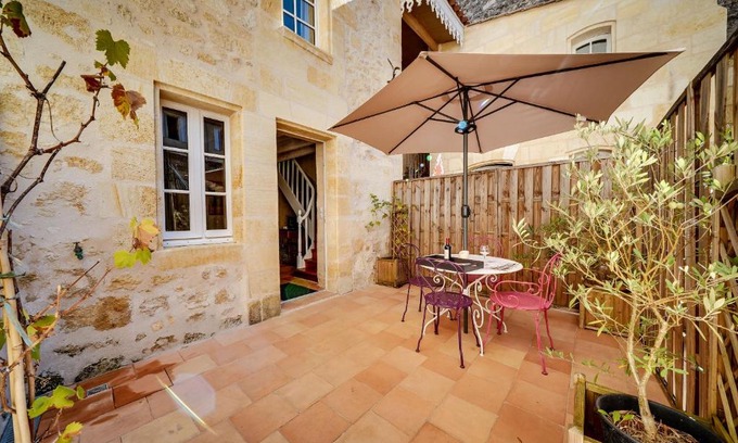 Saint-Emilion Apartment | Logis Loiseau avec terrasse