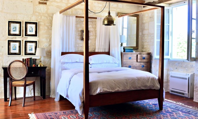 Assay House | Loire Valley 17th century gatehouse near Chinon