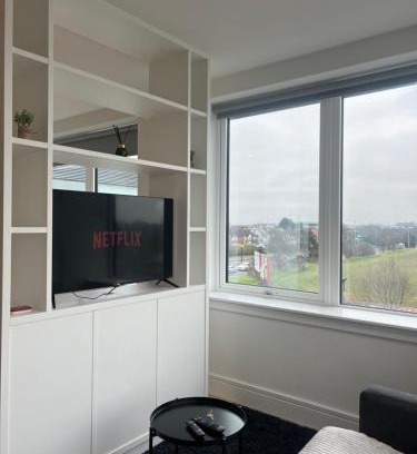 Heathrow Villages Apartment | London Luxury Heathrow AIRPORTApartments Terminal at 12345 PARKING ON SITE