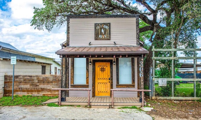 Bandera House | Lonesome Dove Bandera Cabin