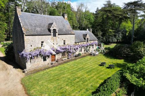 Carnac House | Longère d’époque au coeur d’un domaine