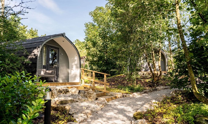 Skipton Cabin | Long Ashes - Tan - a long ashes park that sleeps 2 guests in 1 bedroom