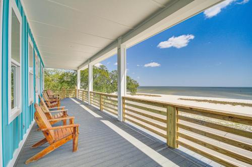 Long Beach House | Long Beach Home with Views and On-Site Beach Access!