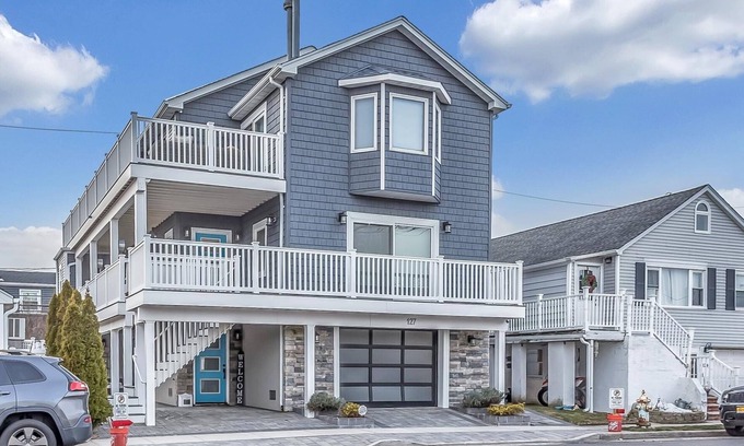 Long Beach House | Long Beach, Long Island! Halloween and October Limited Specials! Steps to Beach