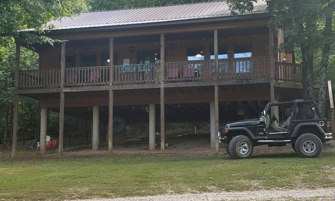 Mammoth Spring Cabin | Long Deck Tree House