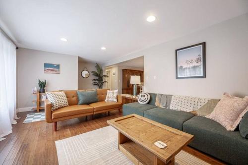 Traverse City House | Long Lake Escape, Modern 3 Bedroom, Lower Unit of Duplex Home, Minutes to Downtown Traverse