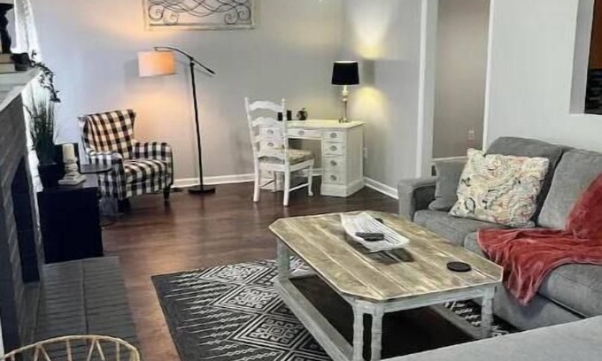 Powell House | Long Term N. Knoxville/Powell Quiet Corp Rental