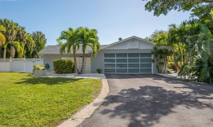 Sarasota House | Longboat Key, canal 2 bed 2 bath