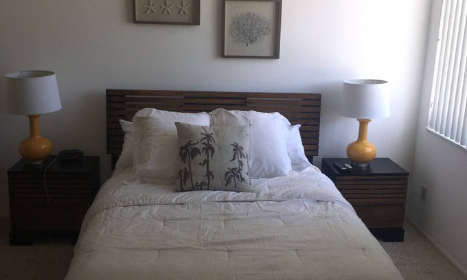 Bay Isles Condo | Longboat Key, FL 2bd, 2ba condo available, Dec’25 & Jan’26. Steps to the beach!