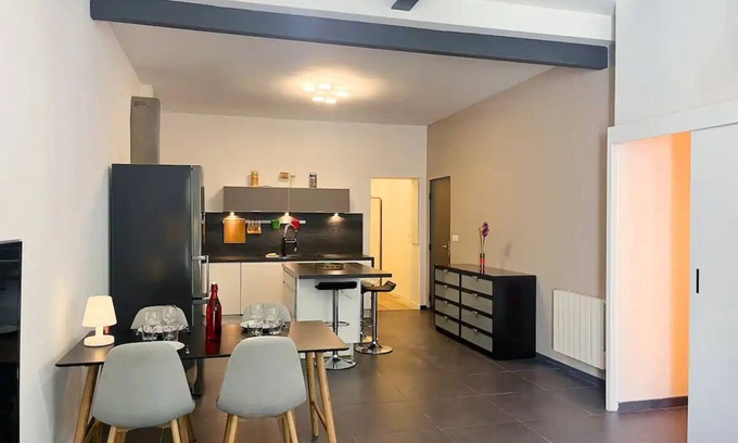 1st Arrondissement Apartment | Longchamp T2 - jardin privatif
