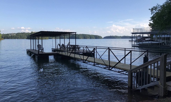 Gainesville Cottage | Longhollow Cottage-Right on the water w/private boat dock and screened in porch