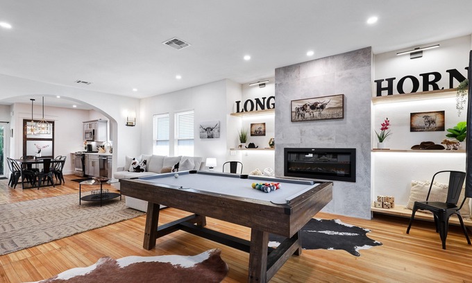 Highland Park House | Longhorn- A Birdy Vacation Rental