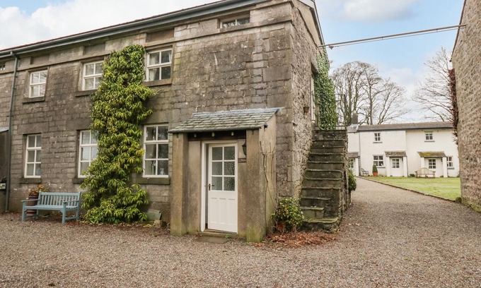 Grange-over-Sands Cottage | LONGLANDS GROOM'S QUARTERS, pet friendly, with a garden in Cartmel