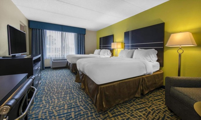 Savannah Hotel | Look No Further! 2 Comfortable Units w/Free Parking, Near City Market!