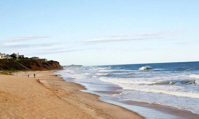 Montauk Hotel | Look No Further! Free Parking & Breakfast, Pool, Minutes to Kirk Park Beach