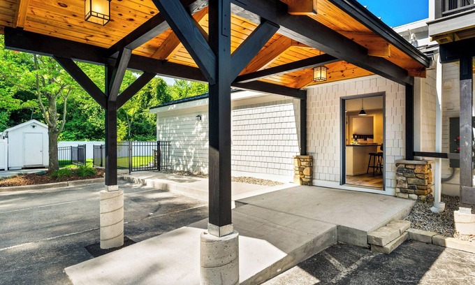 Fish Creek House | Looking for the perfect place for a family gathering or couples get away?