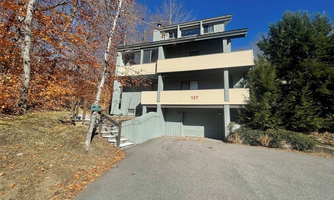 Lincoln House | Loon Family Getaway w/ski shuttle, garage and view