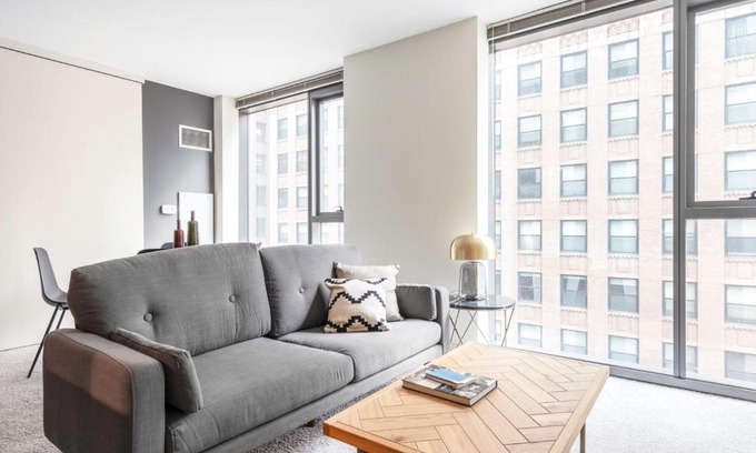 Downtown Chicago Apartment | Loop 1BR w Gym Pool WD nr Financial District CHI-238