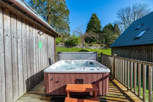 Newton Stewart Ski Chalet | Lord Galloway 34 with Hot Tub