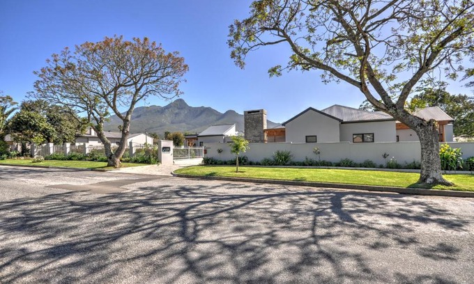 George House | Lorelei Guest House