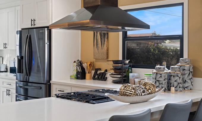 Park Mesa Heights House | Los Angeles Cottage