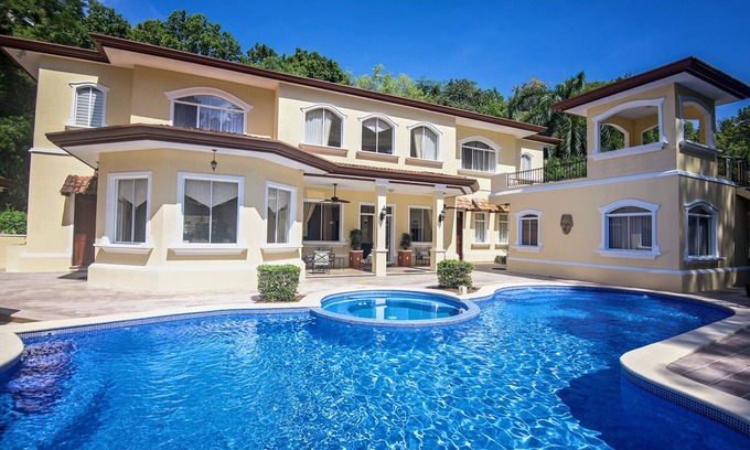 Jaco House | Los Sueños Luxury House – 7 Ensuite Bedrooms