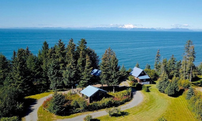 Nikolaevsk Cabin | Lost Anchor Cabins - Redoubt Cabin