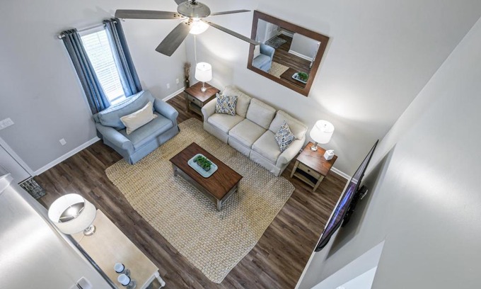 Cartersville House | Lots of Hot Spots & Activities Near This Townhome