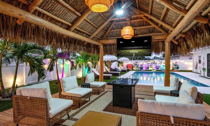 Seminole House | Lotus House ~ Heated Pool ~ Hot Tub ~ Tiki Hut ~ Golf ~ Theater ~ Pool Table