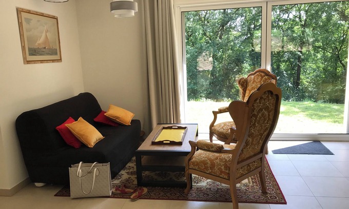 Saint-Leon-sur-Vezere Apartment | Lotus stay in the center of 3 Buddhist monasteries