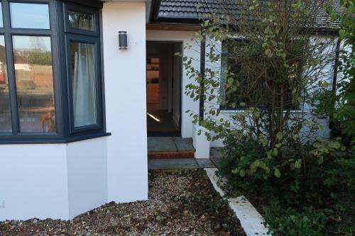 Lancing House | Lovable Lancing with Garden Parking