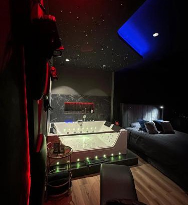 Bourg-Saint-Christophe Apartment | Love Room avec spa