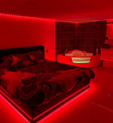 Camaret-sur-Aigues Hotel | Love room