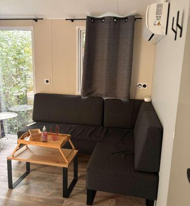 Henonville Ski Chalet | Love room