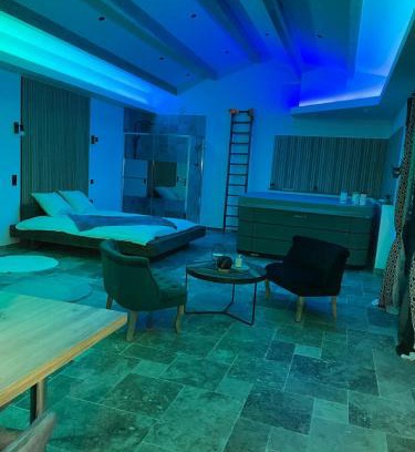 Paizay-le-Chapt Apartment | Love room