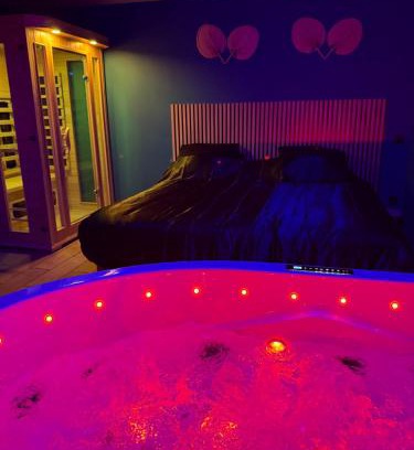 Warluis Apartment | Love room, Le 827