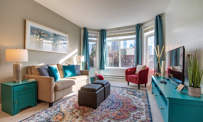 Belltown Condo | Lovely 1 Bd in Heart of Seattle!
