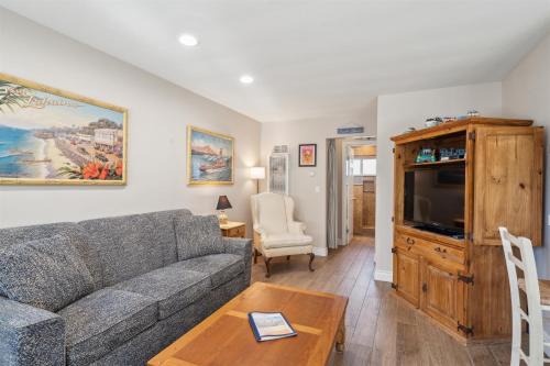 Carpinteria Apartment | Lovely 1 Bed Beach Condo #128