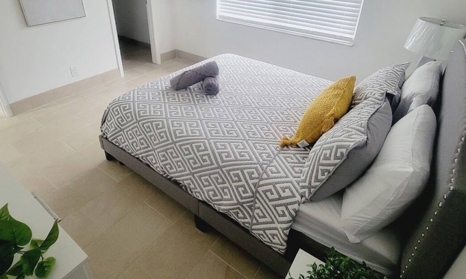 Sailboat Bend Apartment | Lovely 1 Bedroom Unit Near Beach, Las Olas Fort Lauderdale