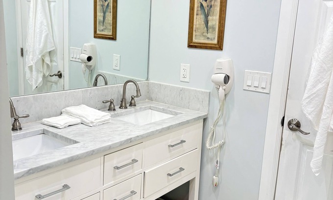 Stamford Apartment | Lovely 1-bedroom Basement apartment in Stamford