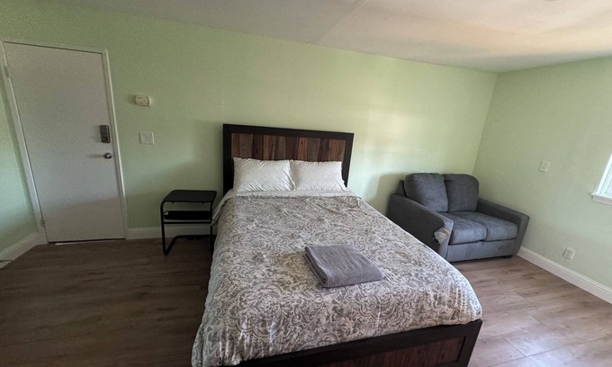 East Palo Alto House | Lovely 1-bedroom in East Palo Alto, close to main Tech campuses and Stanford