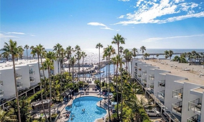 South Redondo Condo | Lovely 1-bedroom condo in Redondo Beach with fitness room, WiFi