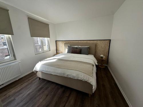 Patershol Apartment | Lovely 1BR & 1LR Apt for 4P, Only 15 Min Walk to City Center