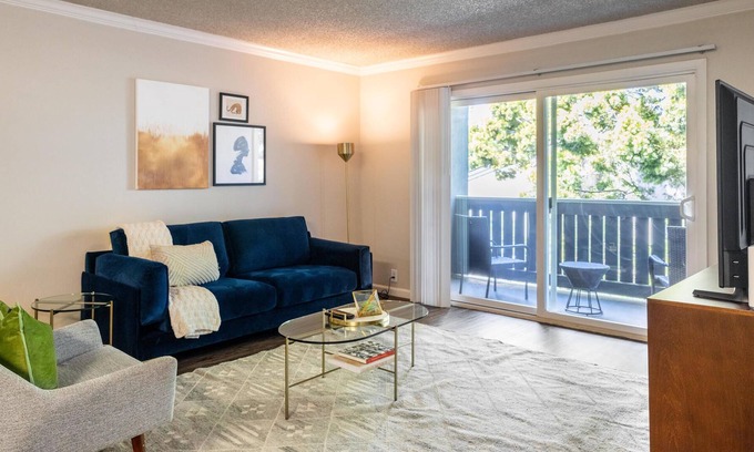 West Alameda Apartment | Lovely 1BR Apartment in Alameda w/ Pool + Parking
