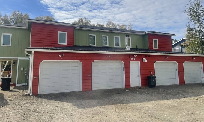 College Apartment | Lovely 2-Bed unit w/ indoor electric fireplace