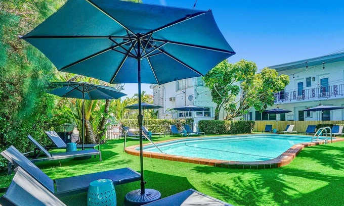 Bay Harbor Islands Apartment | Lovely 2 Bedroom Apartment with Pool