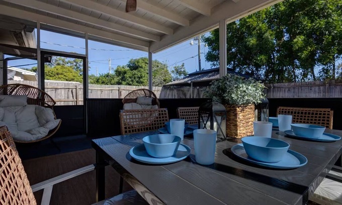 Deerfield Beach House | Lovely 2-bedroom house ambiance & comfort