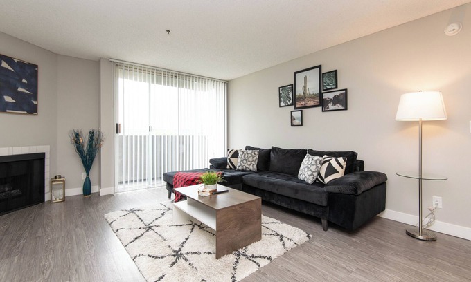 Hollywood Apartment | Lovely 2-bedroom apartment with AC in Los Angeles