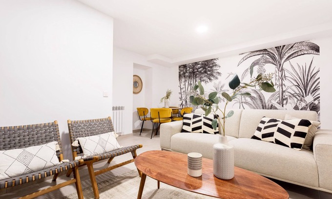 Cortes Apartment | Lovely 2-bedroom apartment in exclusive area of Madrid. Madrazo V